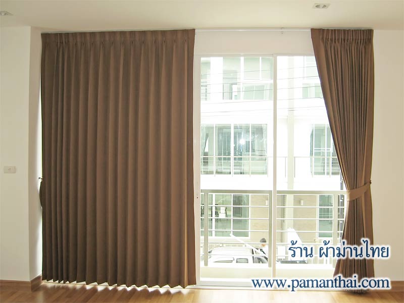 ผ้าม่านกันแสงยูวีสีน้ำตาลเข้ม หน้างานลุมพินีทาวน์ เรสซิเดนซ์ ลาดพร้าวสเตชั่น