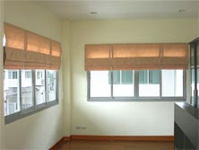 ตัวอย่างม่านพับแบบแบ่ง3ชุด ณ หมู่บ้าน ราณีสิริ r2362b