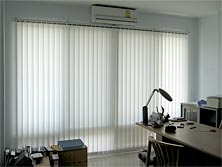 Vertical-blinds สีเทาอ่อนภายในห้องทำงาน หมู่บ้านแกรนด์วิลเลจ